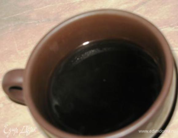 Подогреваем молоко в СВЧ до горячего. Варим кофе.