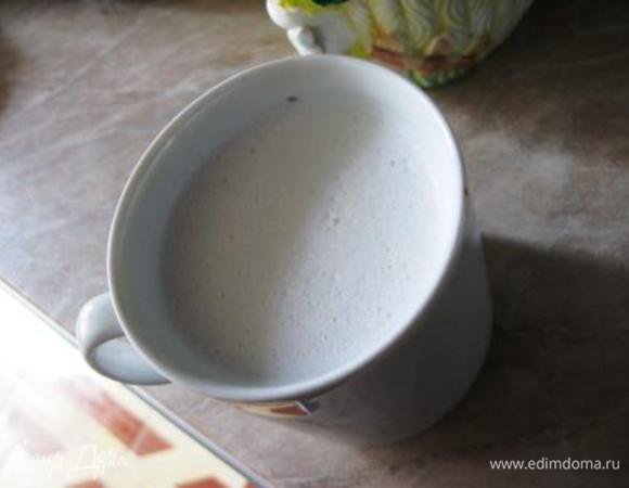 Молоко взбиваем в пену.