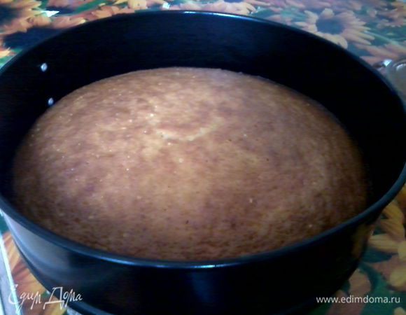 В разъемную форму выкладываем бумагу для выпечки, смазываем слив. маслом, выливаем тесто. В разогретую до 180 град. духовку на 35-40 минут. И прошу к столу отведать ароматный пирог с чаем! :)