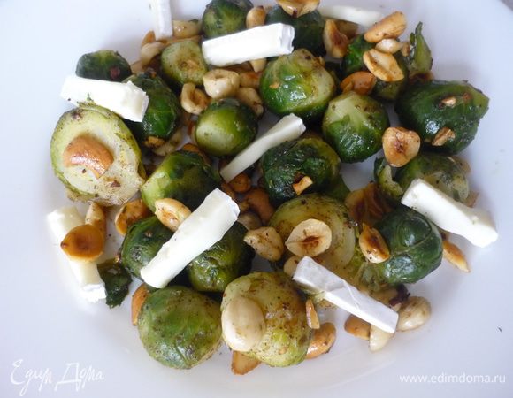 Соединить капусту и ореховое масло. Подавать салат горячим.