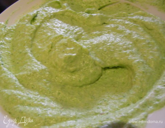 Затем вводим сливки. Вот такая кремовая масса получается.