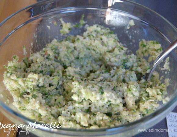 Пасту выложить в посуду,в которой она варилась,добавить приготовленный соус,немного оливкового масла и хорошо перемешать.