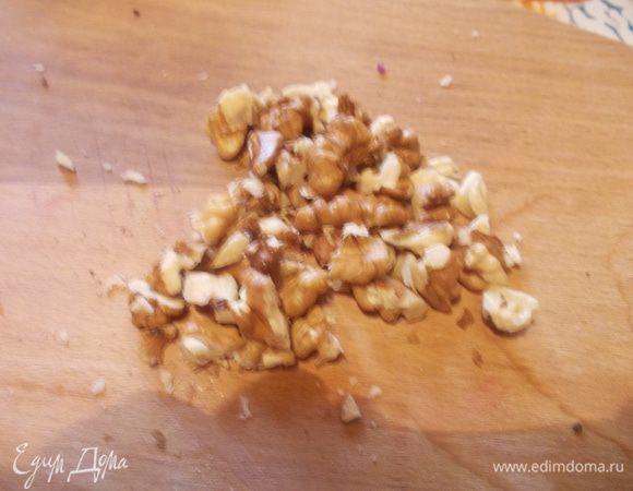 Орехи мелко порубить