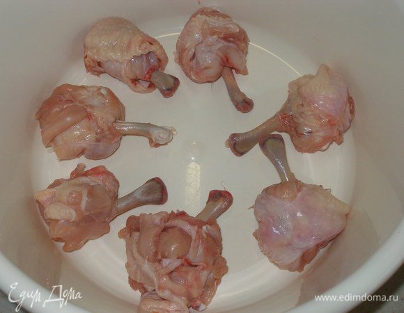 Формируем мясо вокруг косточки таким образом, чтобы косточка была максимально "обнаженной". Вот такие получаются lollipops.