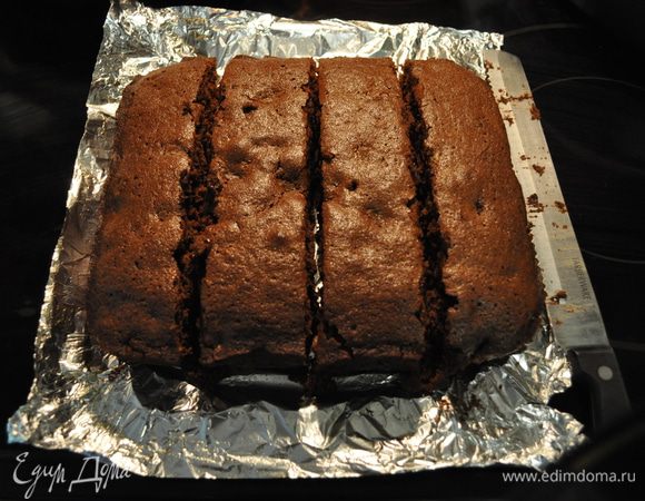 Готовое брауни достать и дать остыть.Разрезать на 16кусочков.