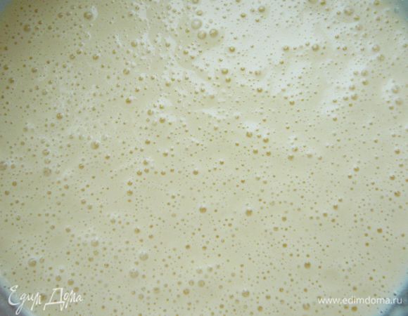 Для опары:стакан теплого молоко смешать с дрожжами,столовой ложкой сахара,добавить щепотку соли и всыпать о,5 стакана муки.Перемешать чтоб не было комочков,накрыть полотенцем и оставить подходить в теплом месте. 