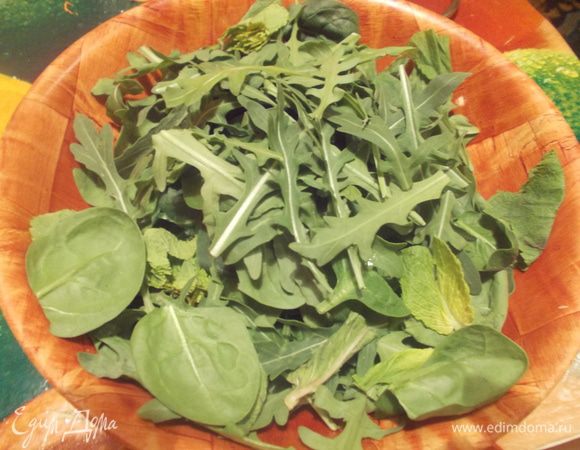 листья салатов,промыть и обсушить.