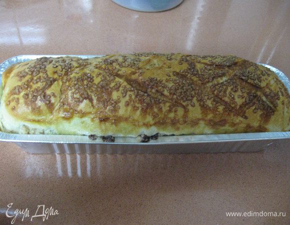 Смазала яйцом.Выпекала при 180 гр 30 мин.