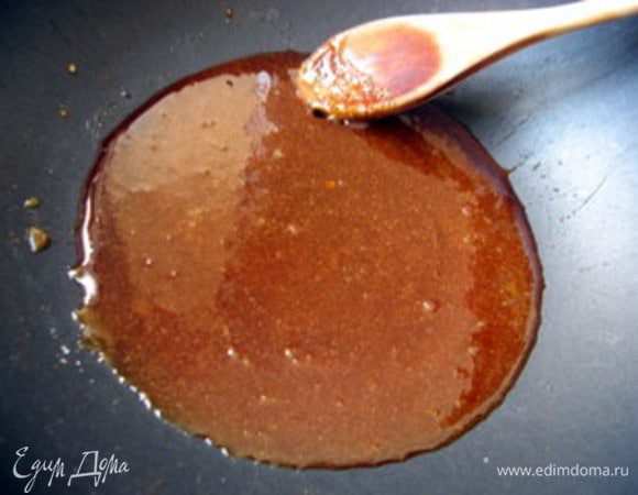 Приготовить сахарный сироп: растворить сахар с добавлением воды. 

