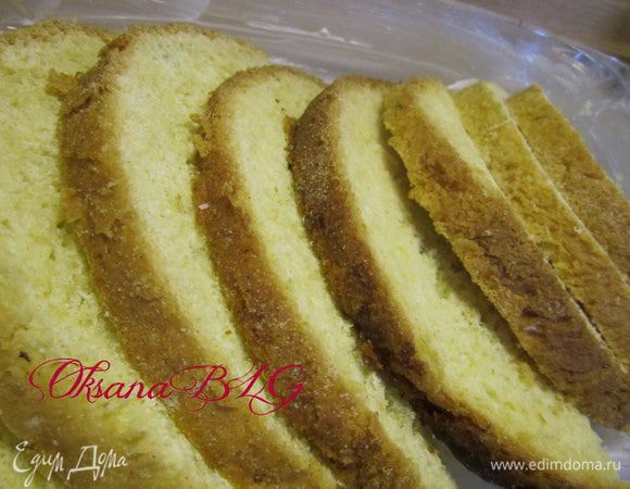 Кулич нарезать кусочками.