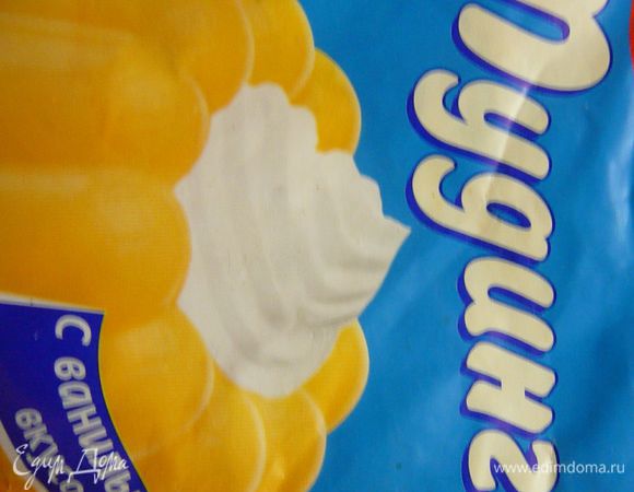 Из порошка для пудинга,молока(сливок),100гр.сахара,ванильного сахара приготовить пудинг по рецепту указанному на упаковке.