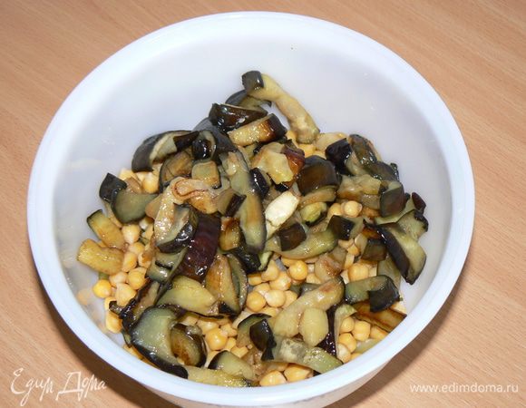 баклажан порезать,обжарить