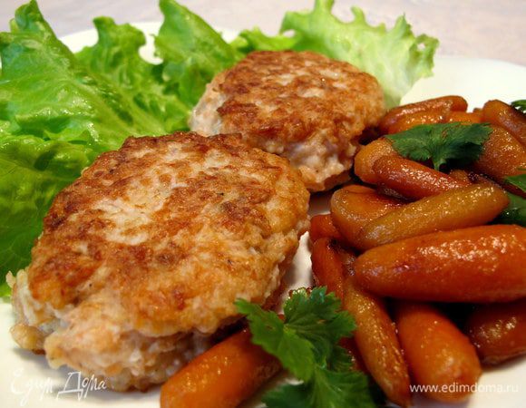 Выложить на тарелку к котлеткам. Очень вкусно получилось!