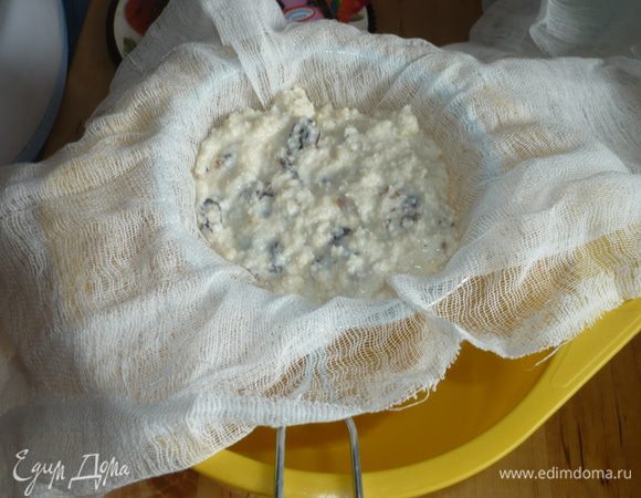 если нет пасочницы, то можно использовать дуршлаг,сито