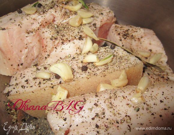 Добавить порезанный чеснок.