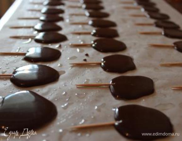 Даем остыть, затем убираем в морозилку на 20-30 минут. (Если "Тянучки" не съели сразу, то оставшиеся лучше хранить в морозилке, иначе они тают)
ПРИЯТНОГО АППЕТИТА!!!!