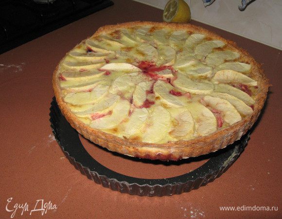 Вынимаем пай из формы, остужаем на решетке.