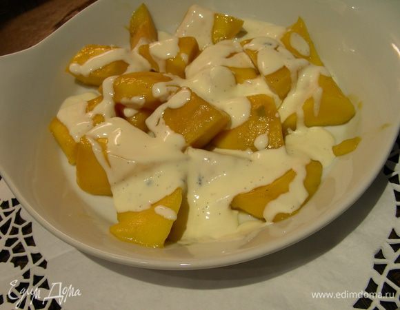 Выкладываем манго в вазочки, поливаем кремом и подаем горячим/теплым. Приятного аппетита))