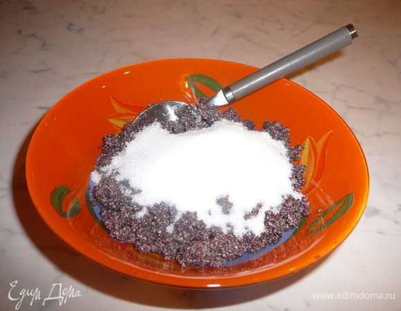 Добавить 5 ст.л. сахара, перемешать.