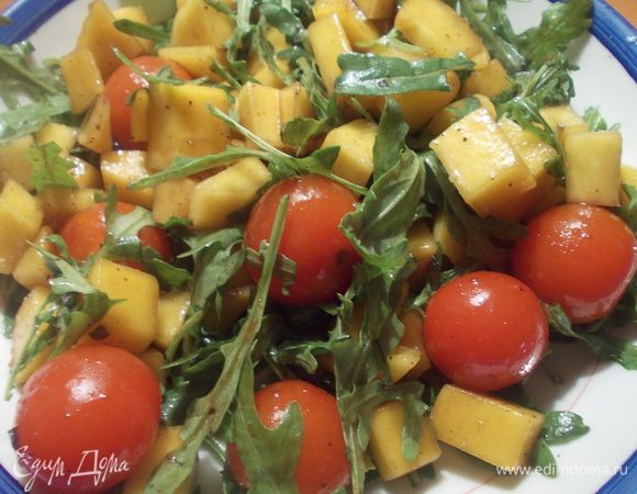 Добавить черри, посолить, поперчить, сбрызнуть бальзамиком и заправить хорошим оливковым маслом, перемешать. Приятного аппетита.