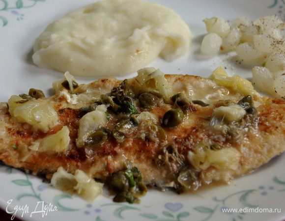 Добавить сливочное масло в сковороду и растопить , пока оно не станет коричневеть, минуты 3. Снять с огня, добавить кусочки лимона, каперсы и петрушку, аккуратно перемешать и полить соусом рыбу.
Подавать с гарниром или без.