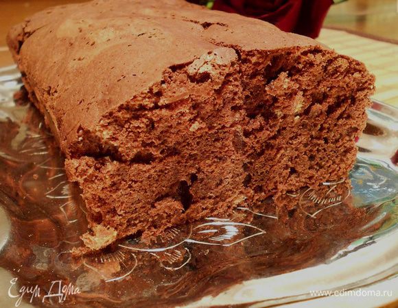 7. Форму смазываем маслом, выливаем тесто(как густая сметана), печем при температуре 180-190 градусов 35-40 минут до сухой палочки.
Кекс остудить в форме хотя бы полчаса, перевернуть на блюдо. Можно сбрызнуть коньком.
Приятного аппетита!  
