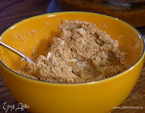 Рикотту смешать с 1 ст. ложкой соуса песто.