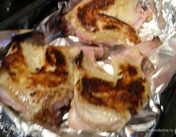 Затем переложила его в форму для запекания и запекала в фольге около часа при 200 гр.
