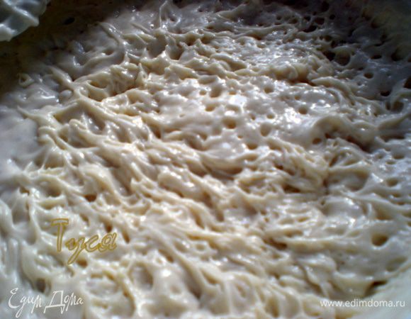 Таким образом у нас получится 800г закваски.Из них нужно будет взять 400г и испечь хлеб,а остаток оставить в холодильнике до следующего раза.Но не забывайте подкармливать дрожжи каждые 2-3 дня,чтобы брожение не прекращалось.