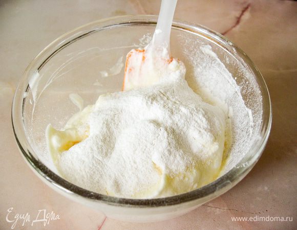 Добавьте муку.