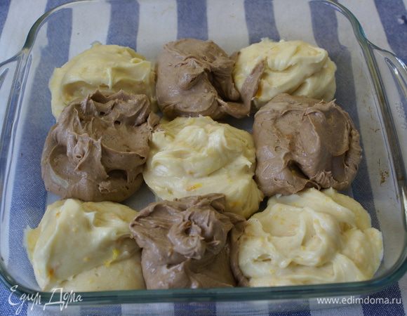 Тесто выложить по столовой ложке, как на рисунке. 