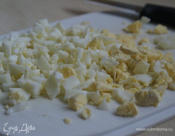 Дать остыть и мелко нарезать.(Можно натереть на тёрке).
