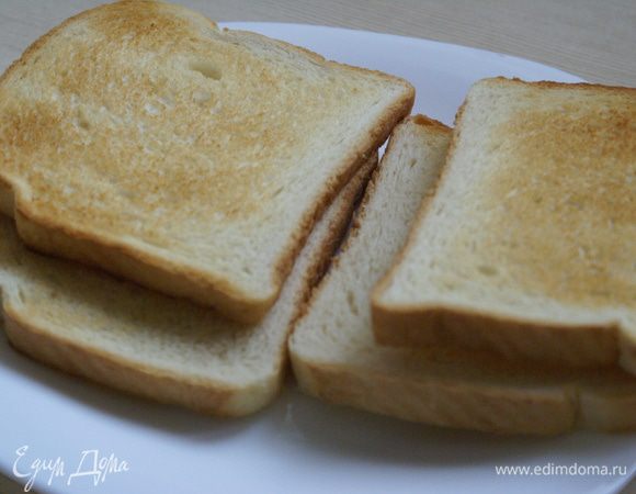 Булку по желанию подсушить в тостере.