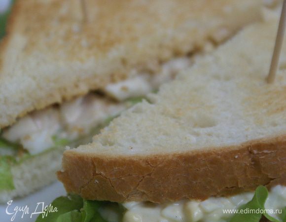 Советы:

Не стоит класть много салата, потому что когда будете есть, он может вытечь.

Если хлеб сильно подсушить будет сложно есть.
