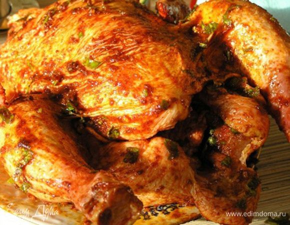 Натереть этой смесью курицу снаружи и внутри.