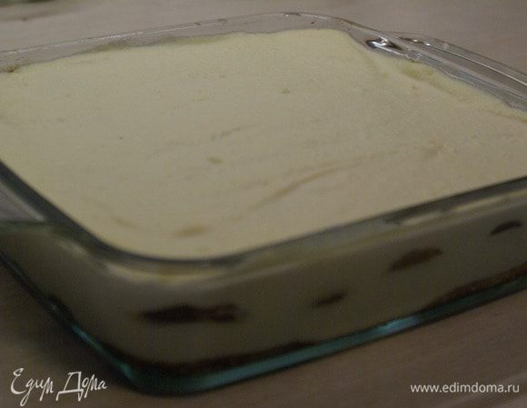 Ставим в холодильник на пару часов, а лучше оставить в холодильник на ночь. 
