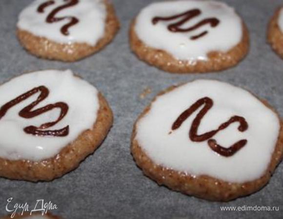 Украсить по вкусу (я украшала шоколадом и изюмом). 