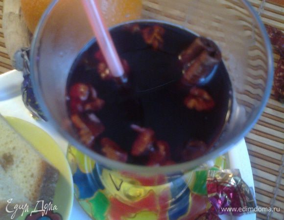 Даём немного настояться под крышкой и разливаем по бокалам!