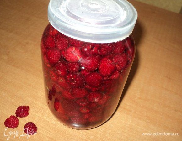 Накрыть капроновой крышкой, поставить в темное, прохладное место. 