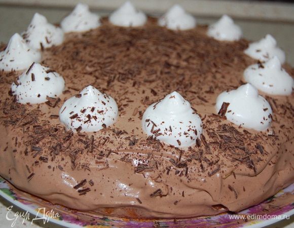По желанию, украсить взбитыми сливками и шоколадной стружкой.