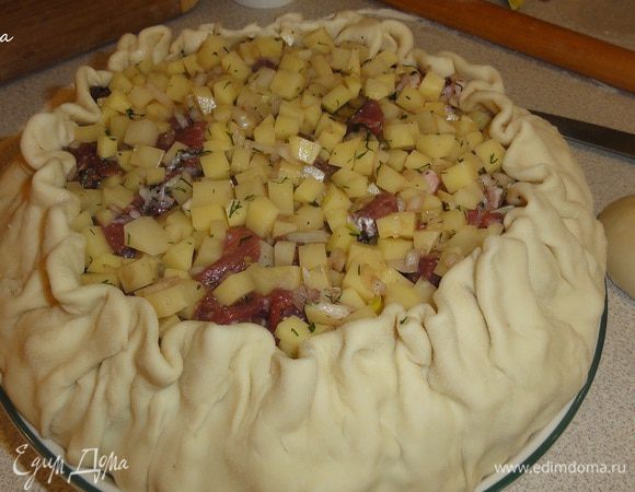 Поднимите края теста.