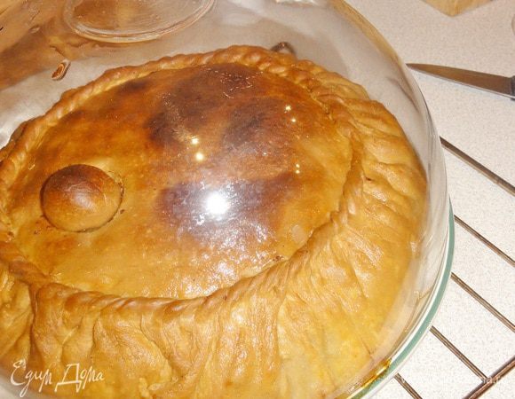 Накройте большим блюдом.