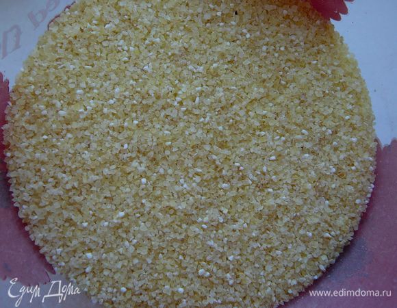 Молоко вскипятить,всыпать манку (я использовала манку из твердых сортом пшеницы,грубого помола)