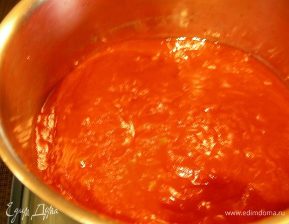Томатный соус подогреваем.