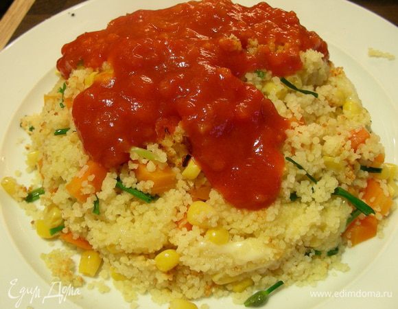 Выкладываем блюдо на тарелку (горкой) и поливаем соусом. И подаем. Приятного аппетита)
