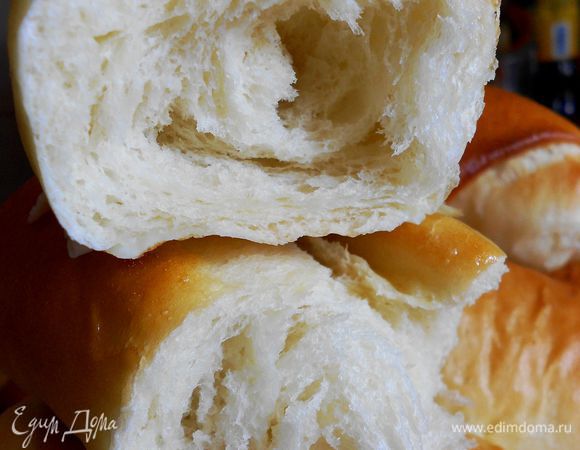 НЕ ЕШЬТЕ ГОРЯЧИЕ!!!! Дайти им отлежаться хотя бы полчасика. Советую при выпекании заткнуть нос прищепкой - устоять от головокружительного сдобного аромата невозможно:))))
ПРИЯТНОГО АППЕТИТА:))
Из этого теста можно делать пирожки:)