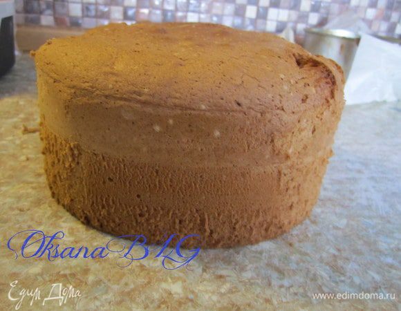 Приготовить бисквит в форме 18 см по рецепту http://www.edimdoma.ru/retsepty/20733-biskvit. Бисквит охладить разрезать на тонкие коржи 4-5 штук.