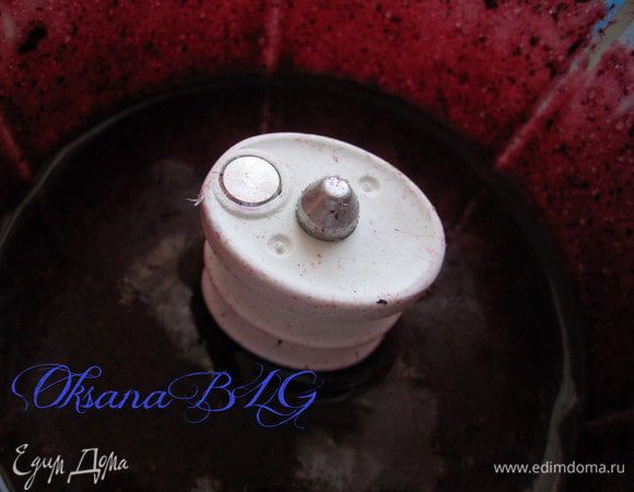 Добавить 2 ст. л. сахар и перетереть в блендере.