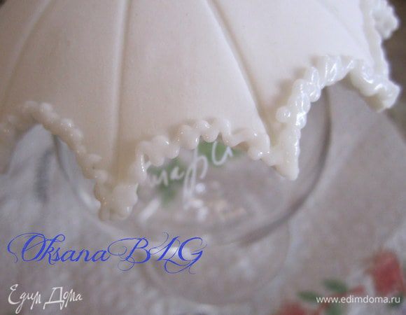 Когда зонтик высох его можно украсить айсингом.