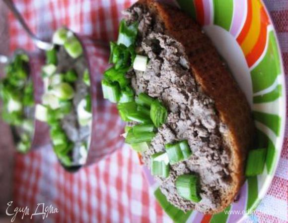 А утром можно на тост, а можно просто так вилочкой из формочки. Приятного аппетита!